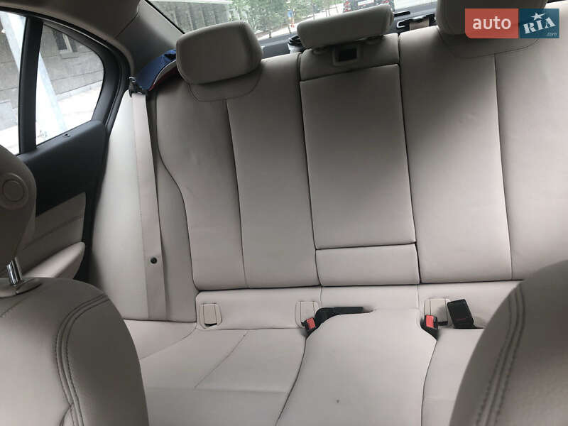 Седан BMW 3 Series 2014 в Львове