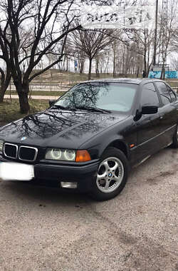 Седан BMW 3 Series 1997 в Києві