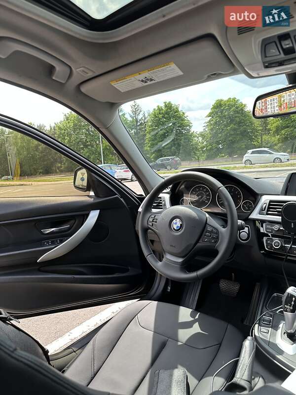 Седан BMW 3 Series 2016 в Ровно