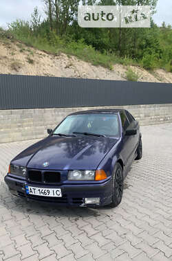 Седан BMW 3 Series 1994 в Галичі