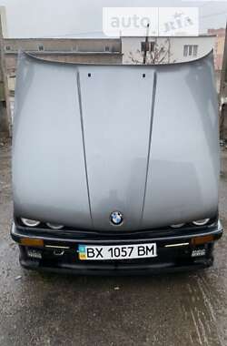 Седан BMW 3 Series 1987 в Емильчине