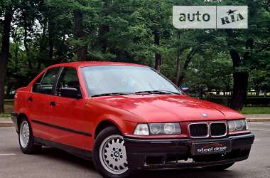 Седан BMW 3 Series 1992 в Николаеве