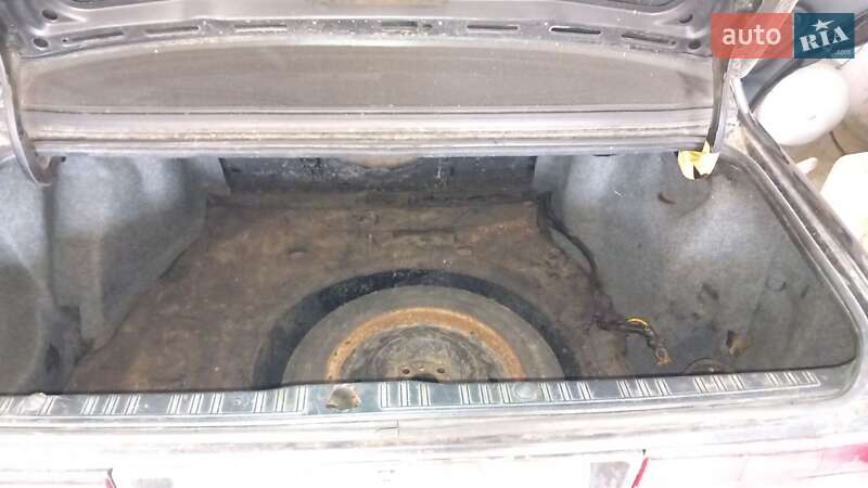 Седан BMW 3 Series 1988 в Болехові