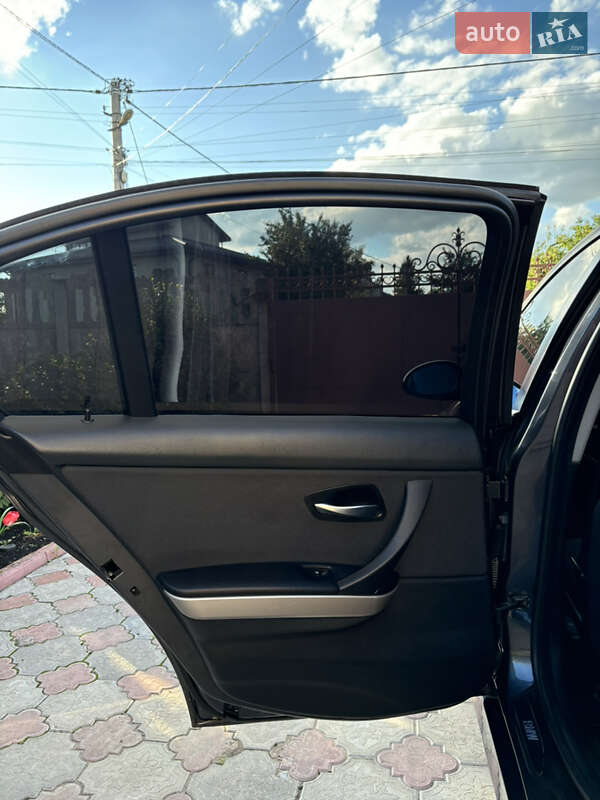 Седан BMW 3 Series 2006 в Острозі