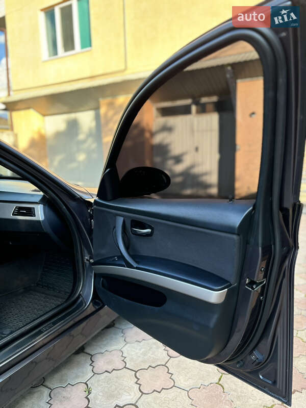 Седан BMW 3 Series 2006 в Острозі