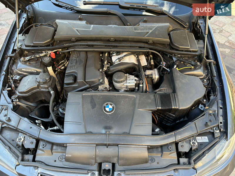 Седан BMW 3 Series 2006 в Острозі