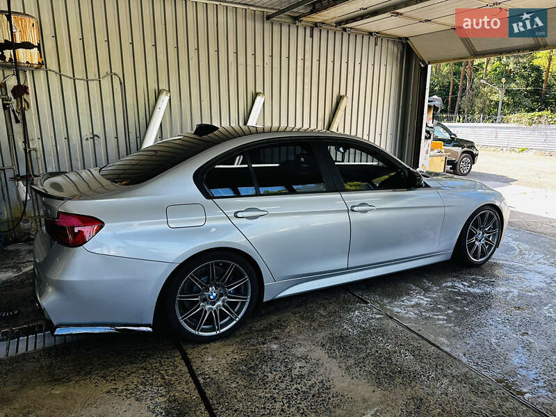 Седан BMW 3 Series 2016 в Киеве