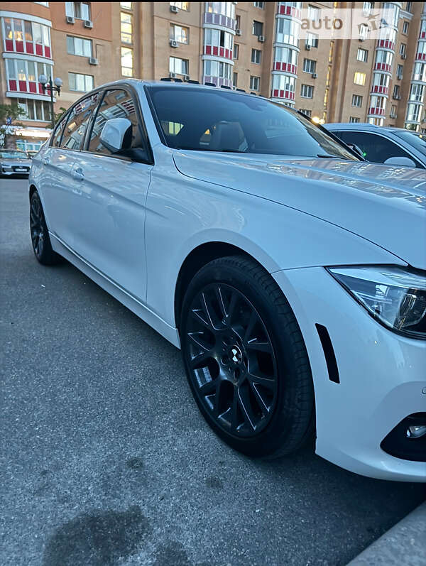 Седан BMW 3 Series 2016 в Киеве