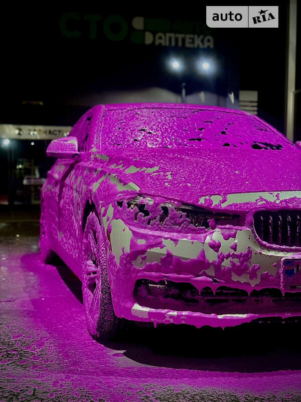 Седан BMW 3 Series 2016 в Киеве