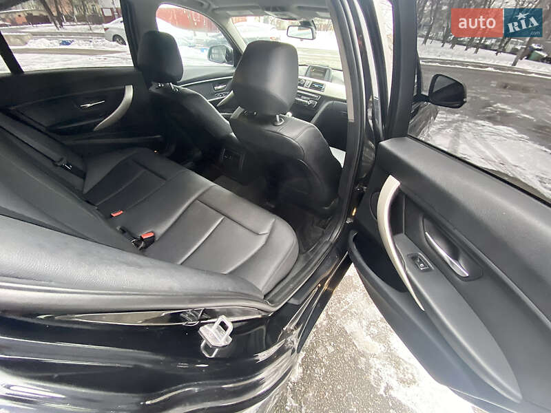 Седан BMW 3 Series 2016 в Киеве