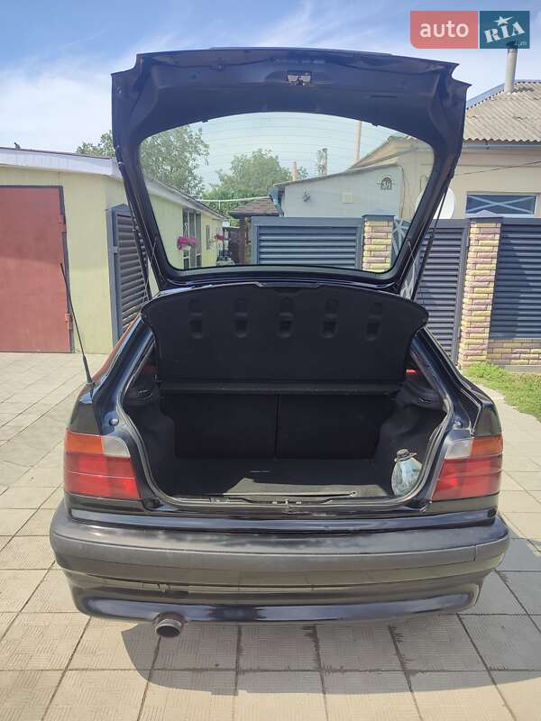 Седан BMW 3 Series 1994 в Панютине