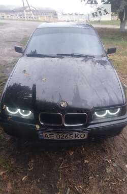 Седан BMW 3 Series 1995 в Попельне