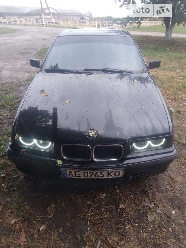 Седан BMW 3 Series 1995 в Попельне