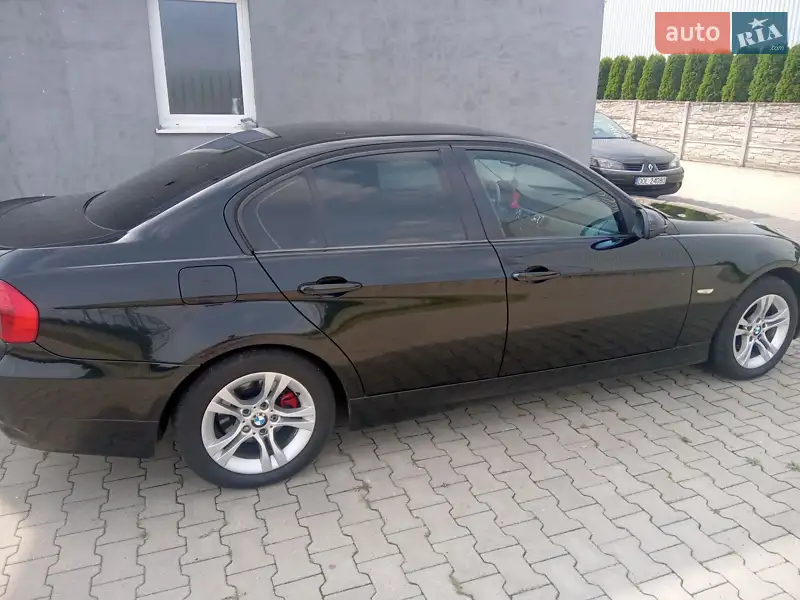 BMW 3 Series 2005 VIN WBAVA71000KR39578 фото оголошення 30 з 151