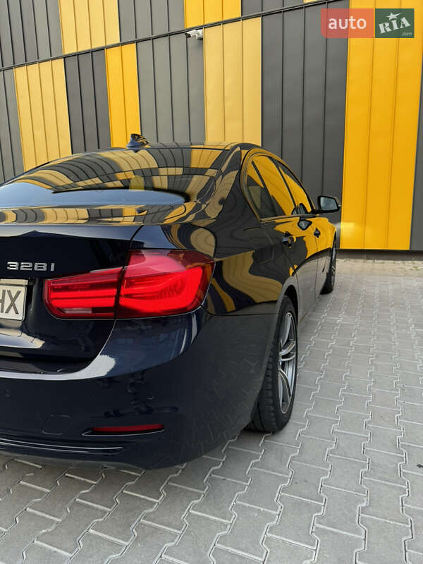 Седан BMW 3 Series 2016 в Киеве