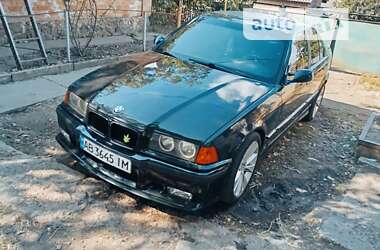 Седан BMW 3 Series 1993 в Малій Висці