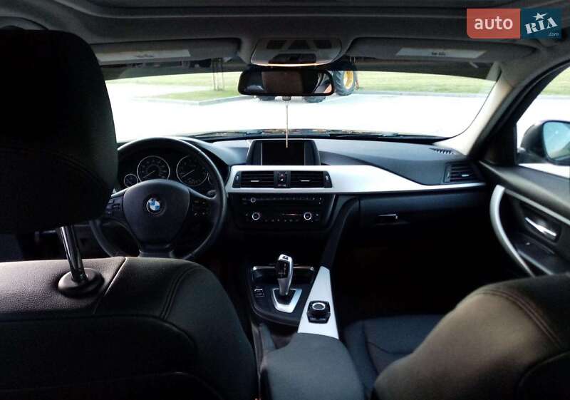 Седан BMW 3 Series 2013 в Старому Самборі