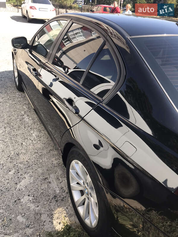 Седан BMW 3 Series 2011 в Сумах