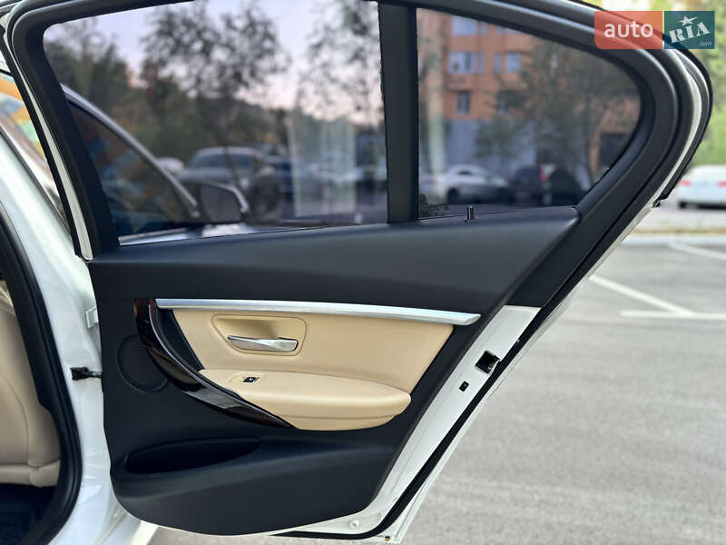 Седан BMW 3 Series 2017 в Киеве