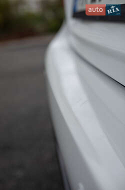 Седан BMW 3 Series 2011 в 