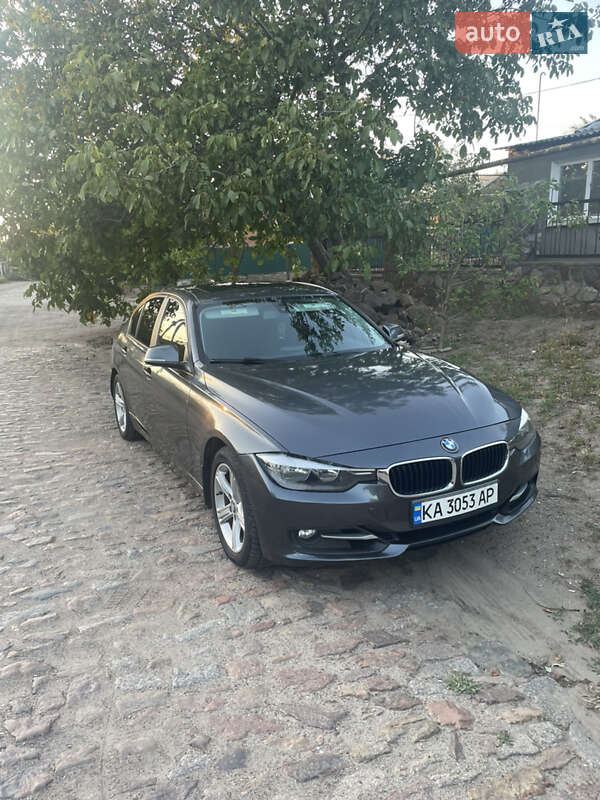Седан BMW 3 Series 2013 в Первомайську