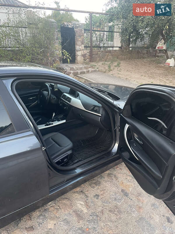 Седан BMW 3 Series 2013 в Первомайську