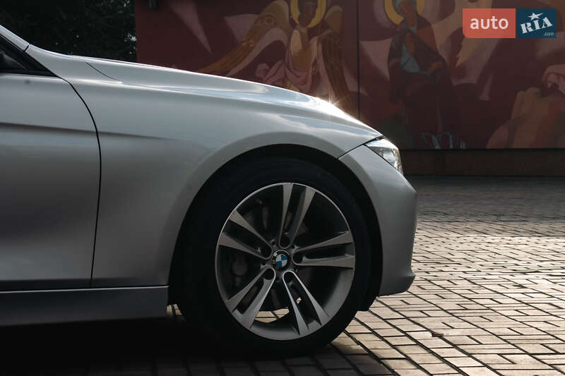 Седан BMW 3 Series 2014 в Днепре