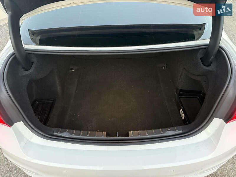 Седан BMW 3 Series 2016 в Львове