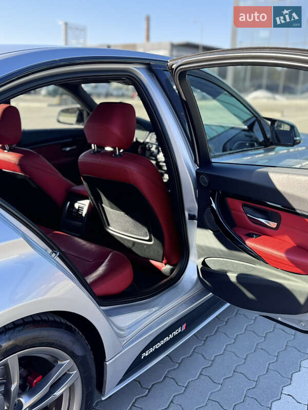 Седан BMW 3 Series 2018 в Львові