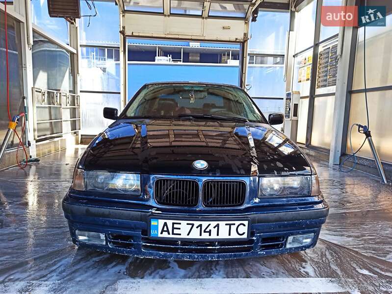 Седан BMW 3 Series 1995 в Дніпрі
