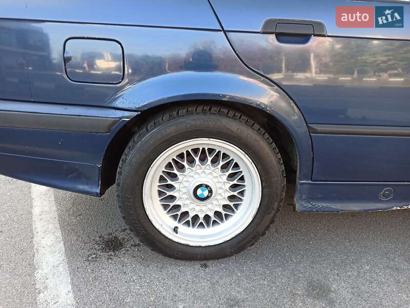 Седан BMW 3 Series 1995 в Дніпрі