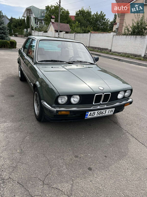 Седан BMW 3 Series 1984 в Киеве