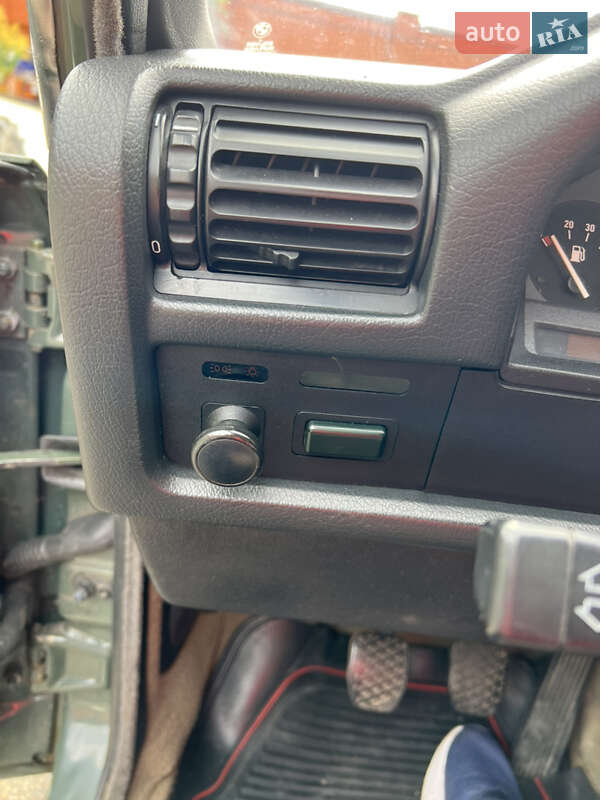 Седан BMW 3 Series 1984 в Киеве