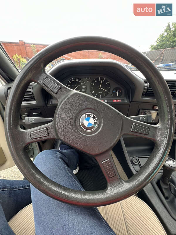 Седан BMW 3 Series 1984 в Киеве