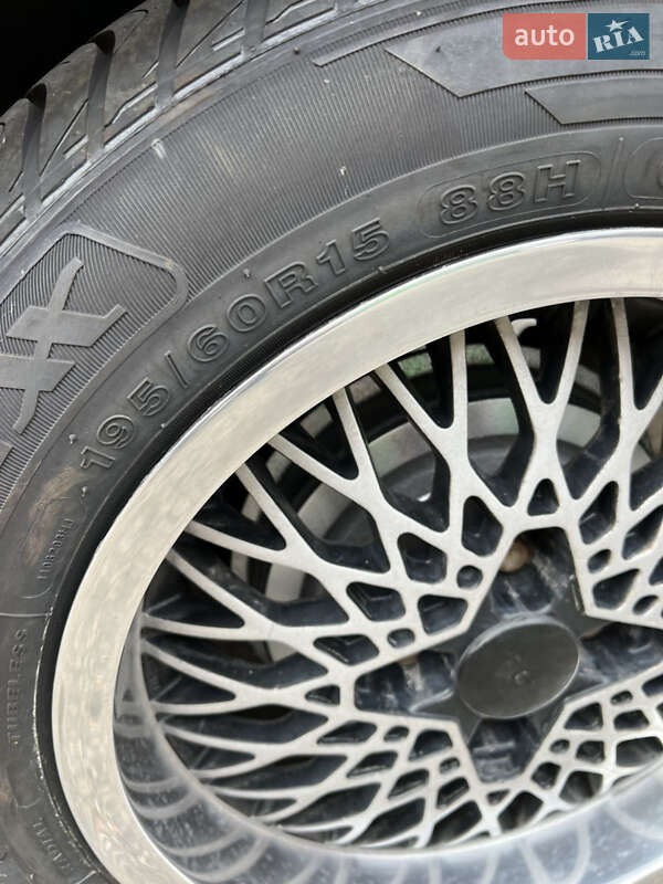 Седан BMW 3 Series 1984 в Киеве