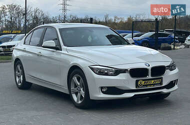 Седан BMW 3 Series 2015 в Чернівцях