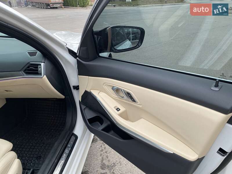 Седан BMW 3 Series 2022 в Киеве