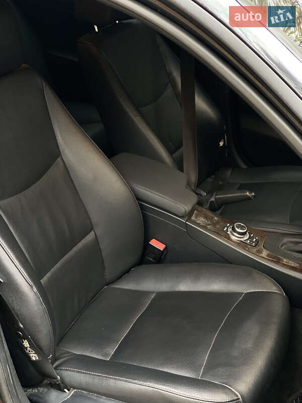 Седан BMW 3 Series 2011 в Чернівцях