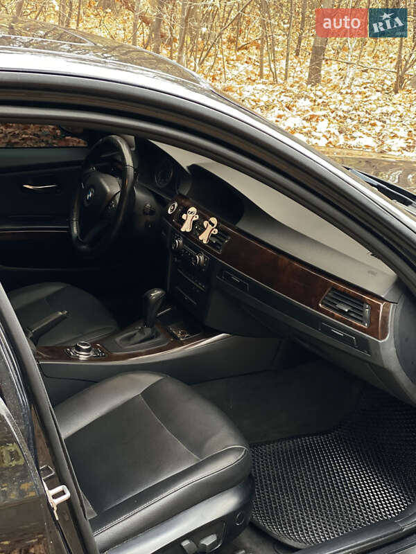 Седан BMW 3 Series 2011 в Чернівцях