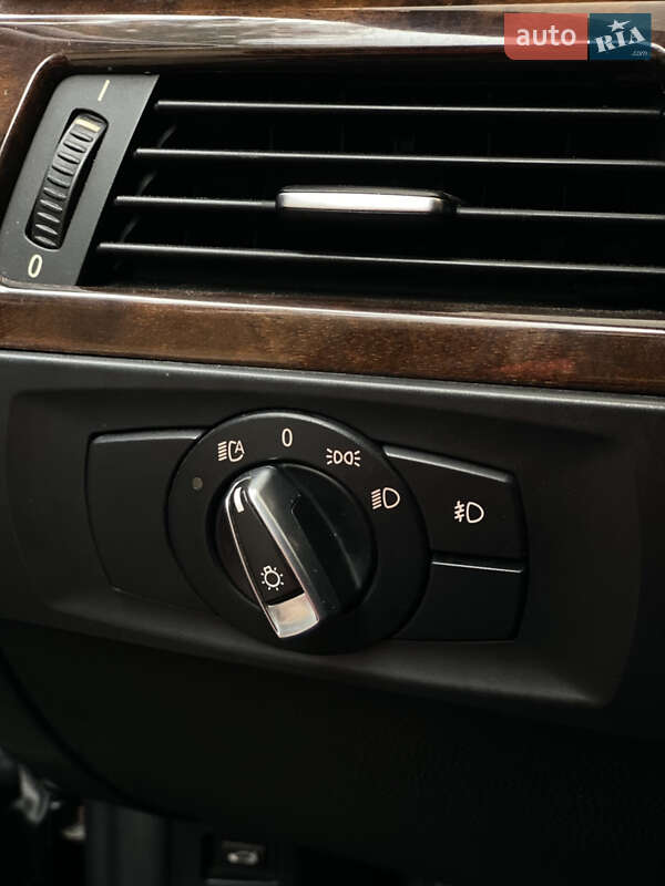 Седан BMW 3 Series 2011 в Чернівцях