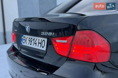 Седан BMW 3 Series 2009 в Виннице