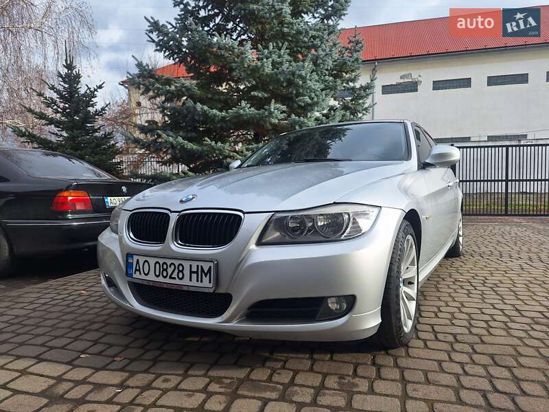 Седан BMW 3 Series 2011 в Сваляві