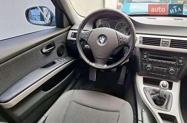 Седан BMW 3 Series 2011 в Сваляві