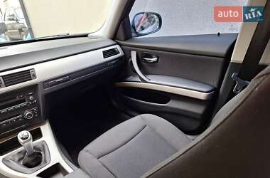 Седан BMW 3 Series 2011 в Сваляві