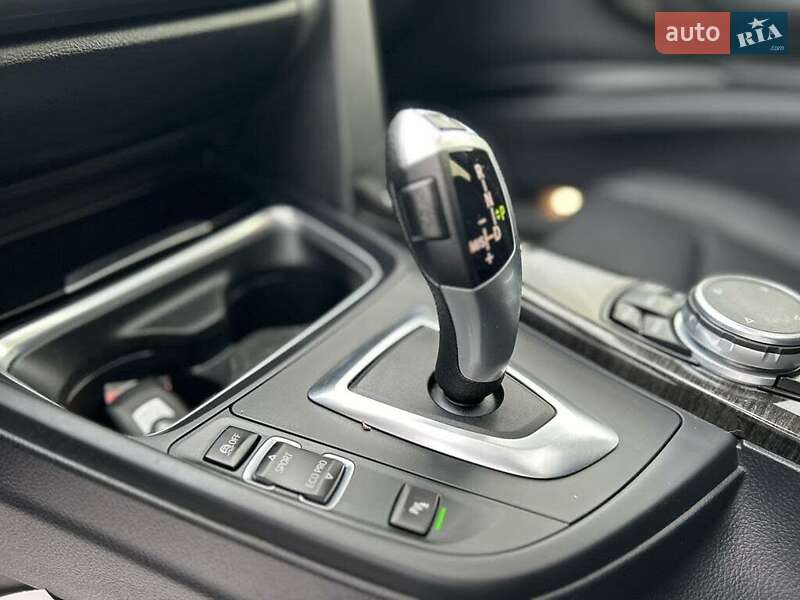 Седан BMW 3 Series 2015 в Львове