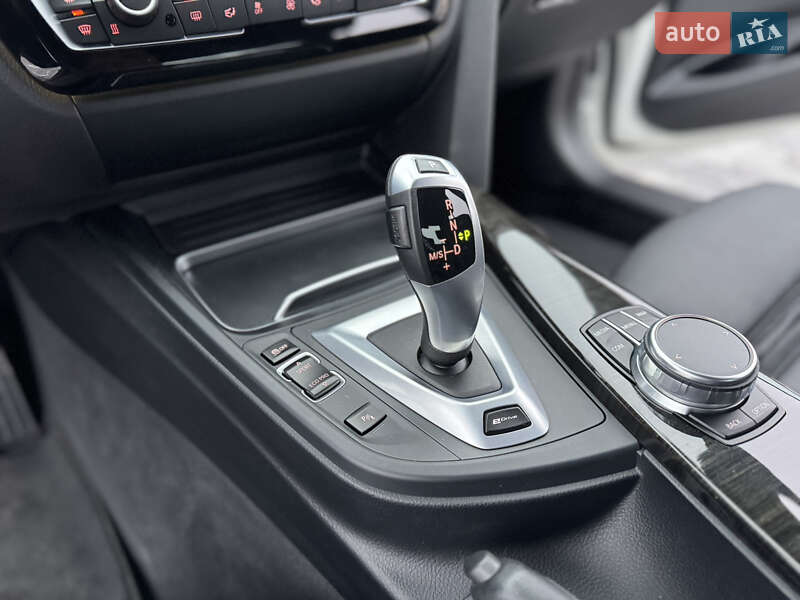 Седан BMW 3 Series 2017 в Киеве