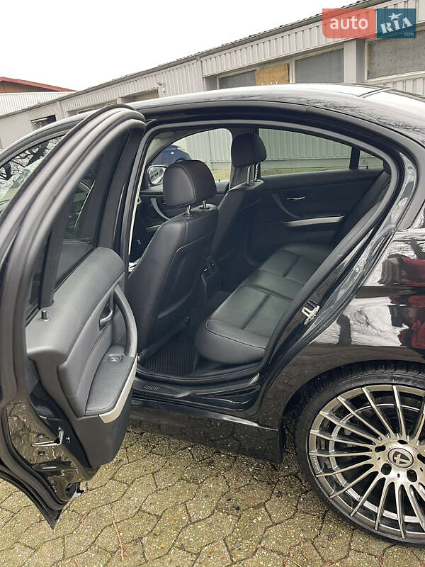 Седан BMW 3 Series 2010 в Черновцах