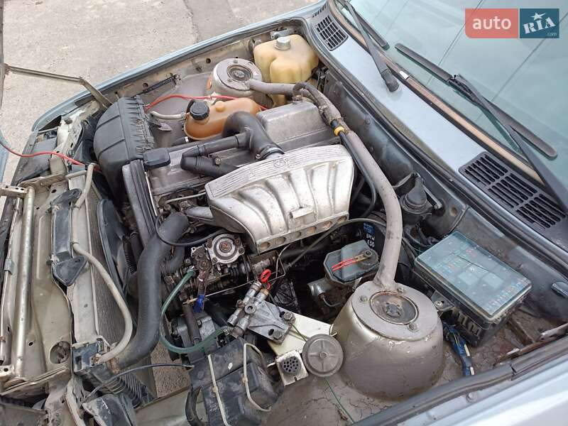 Седан BMW 3 Series 1986 в Львові