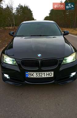 Седан BMW 3 Series 2009 в Сарнах