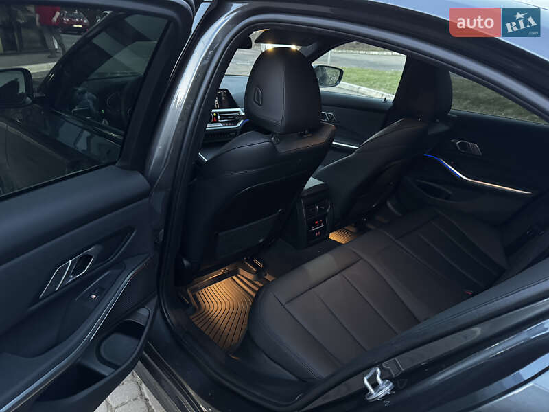 Седан BMW 3 Series 2021 в Львові